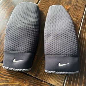 Nike Textured Black Knee Sleeves light padding